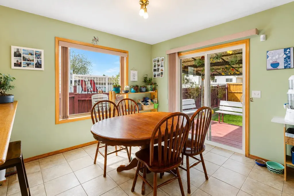 179 Erin Park Drive SE Calgary AB T3B 3L5
