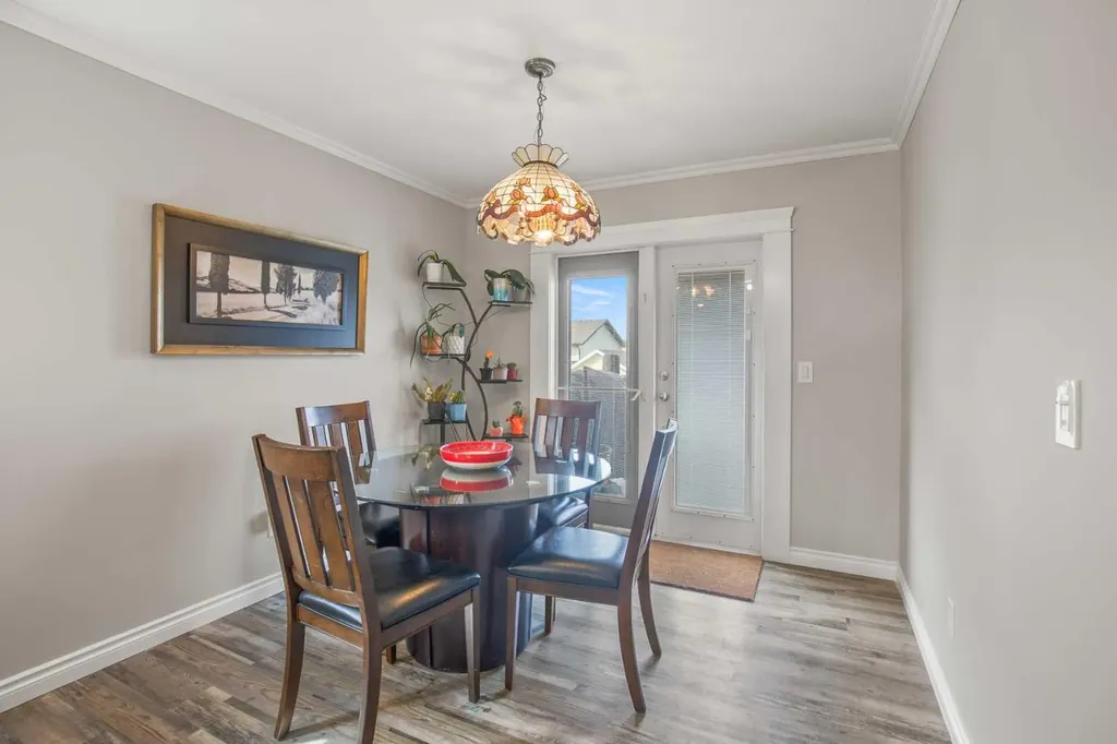 44 White Avenue Red Deer AB T4N7E5