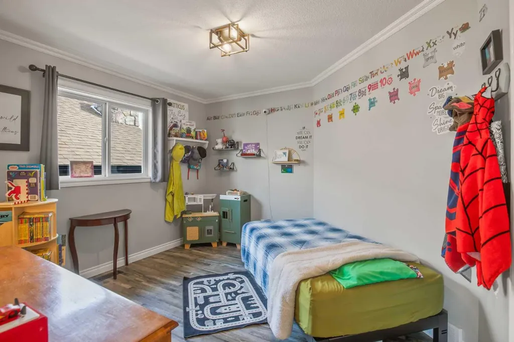 44 White Avenue Red Deer AB T4N7E5