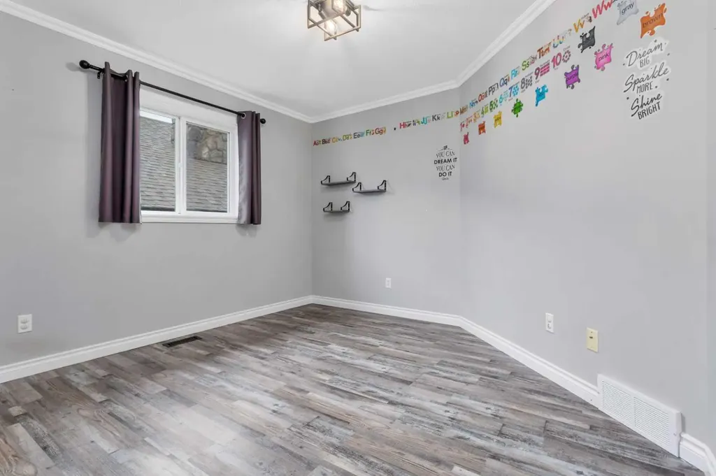 44 White Avenue Red Deer AB T4N7E5