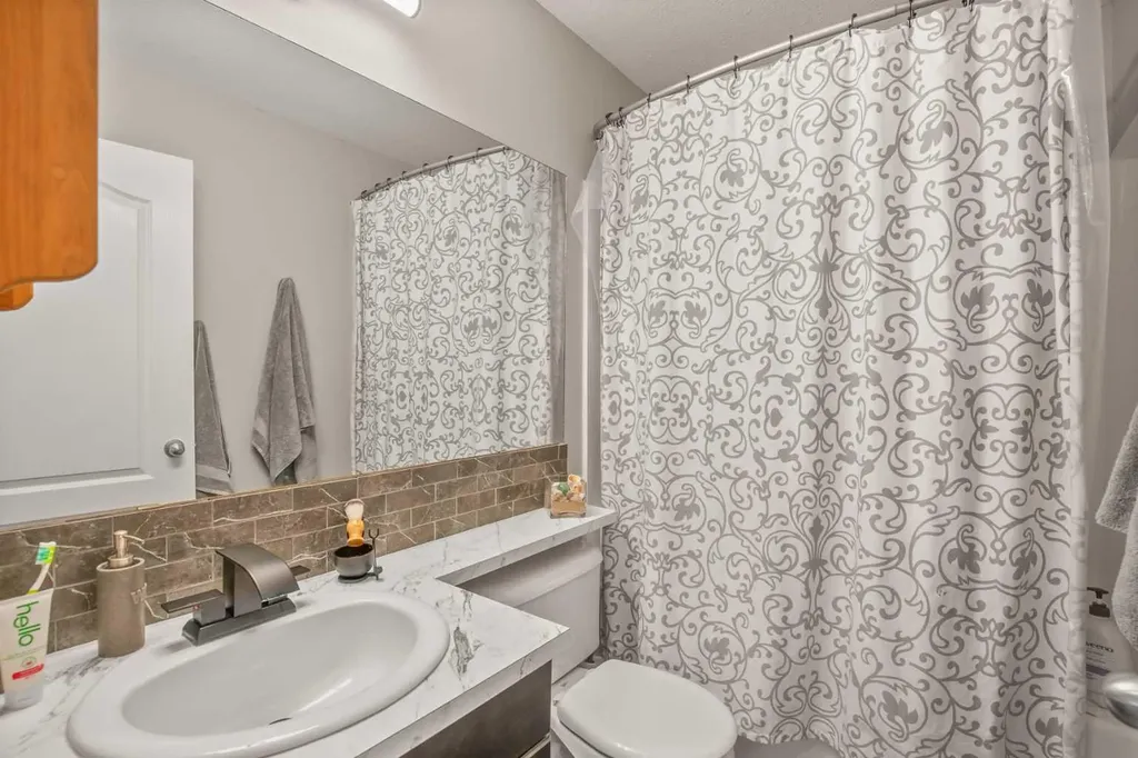 44 White Avenue Red Deer AB T4N7E5