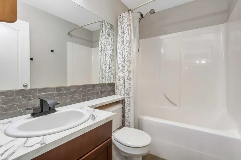 44 White Avenue Red Deer AB T4N7E5