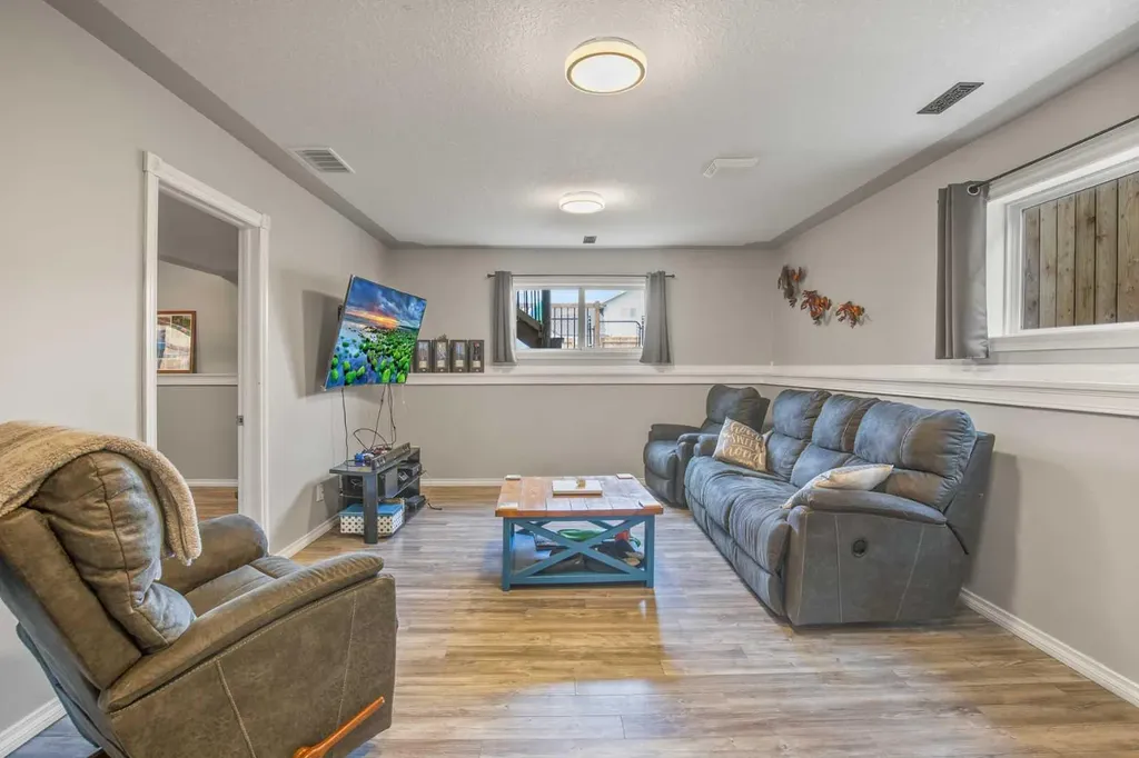 44 White Avenue Red Deer AB T4N7E5