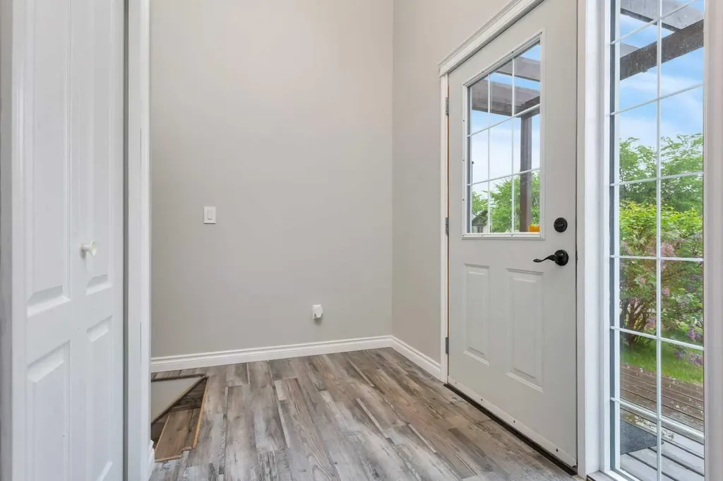 44 White Avenue Red Deer AB T4N7E5