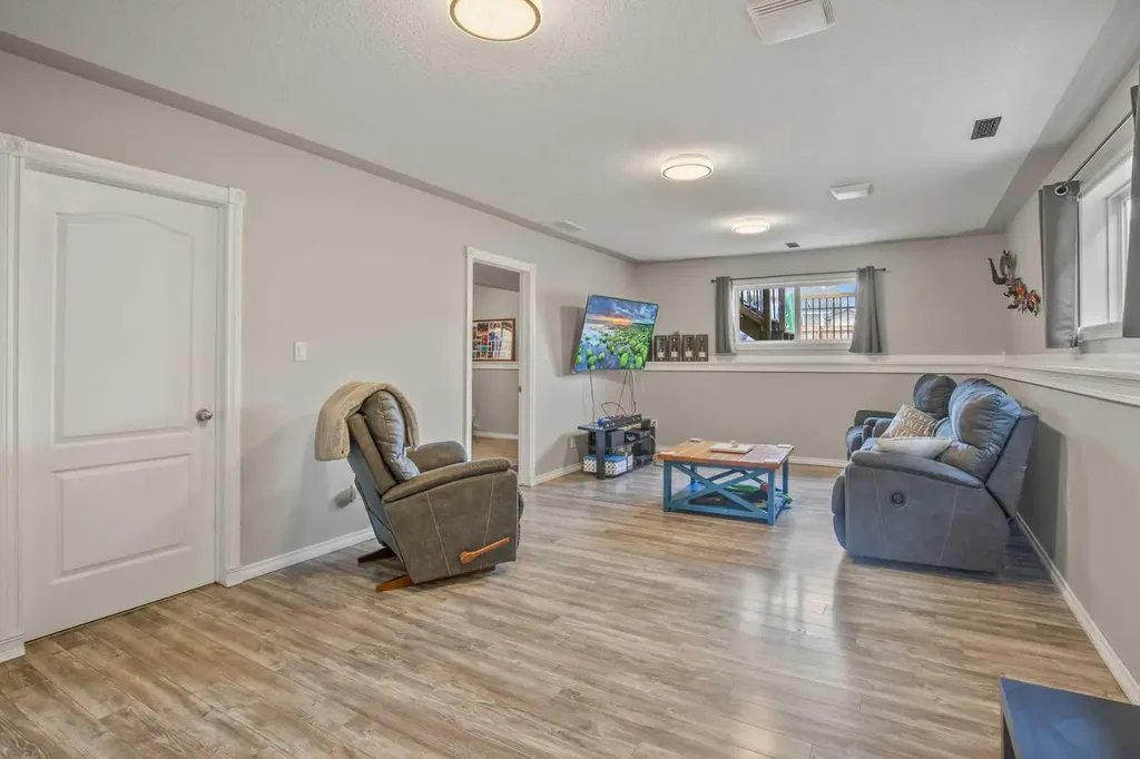 44 White Avenue Red Deer AB T4N7E5