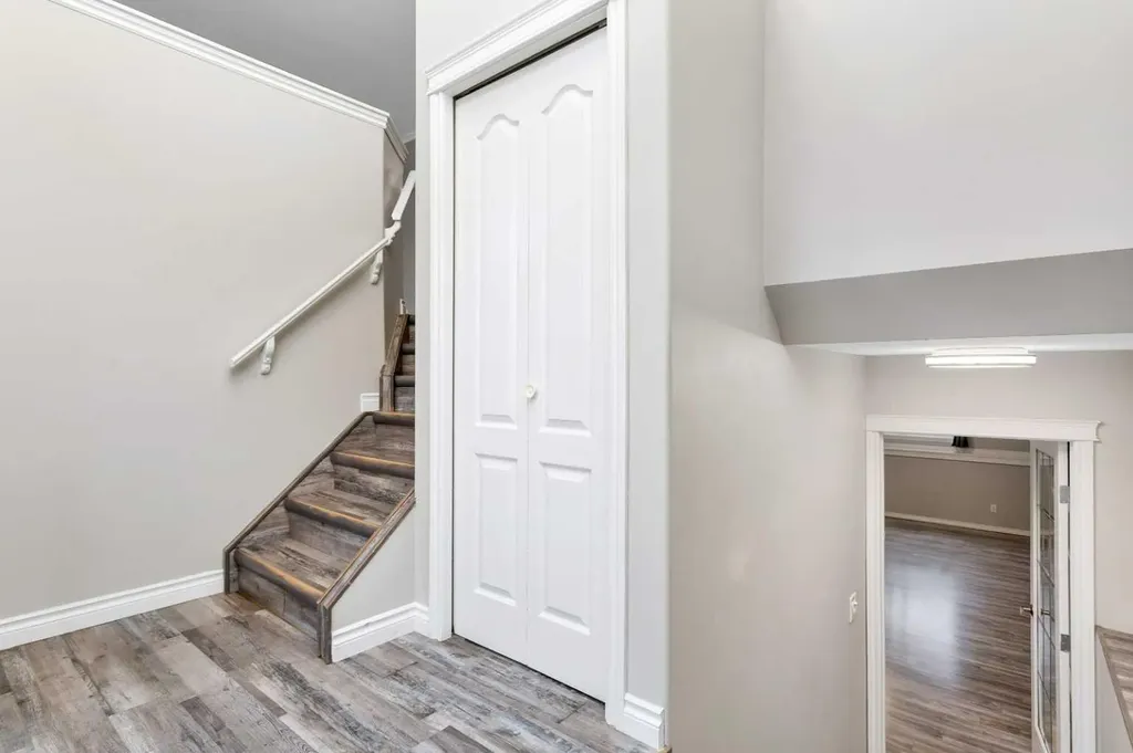 44 White Avenue Red Deer AB T4N7E5