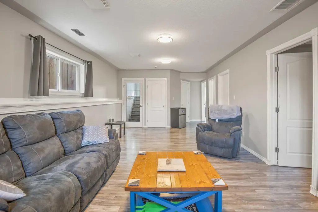 44 White Avenue Red Deer AB T4N7E5