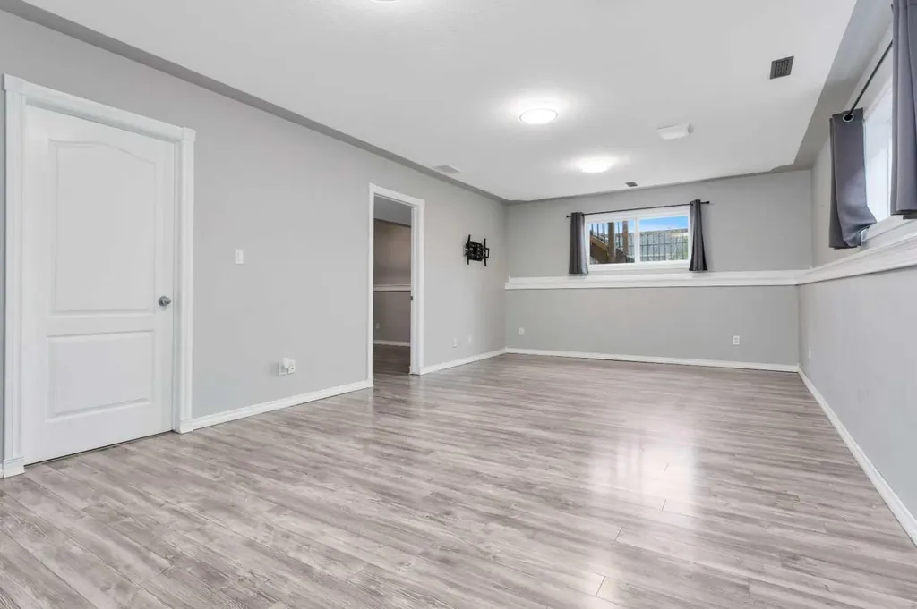 44 White Avenue Red Deer AB T4N7E5
