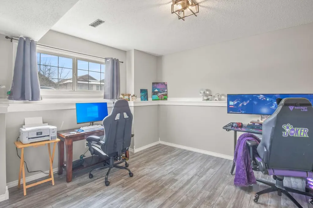 44 White Avenue Red Deer AB T4N7E5