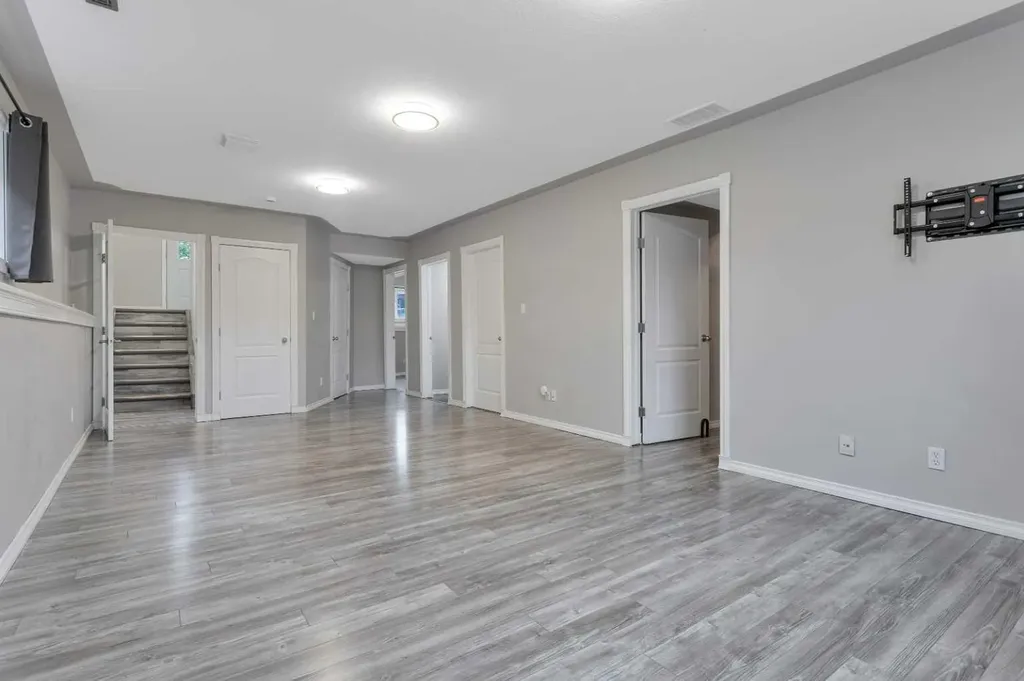 44 White Avenue Red Deer AB T4N7E5
