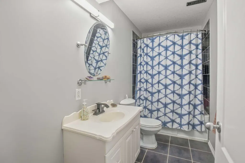 44 White Avenue Red Deer AB T4N7E5