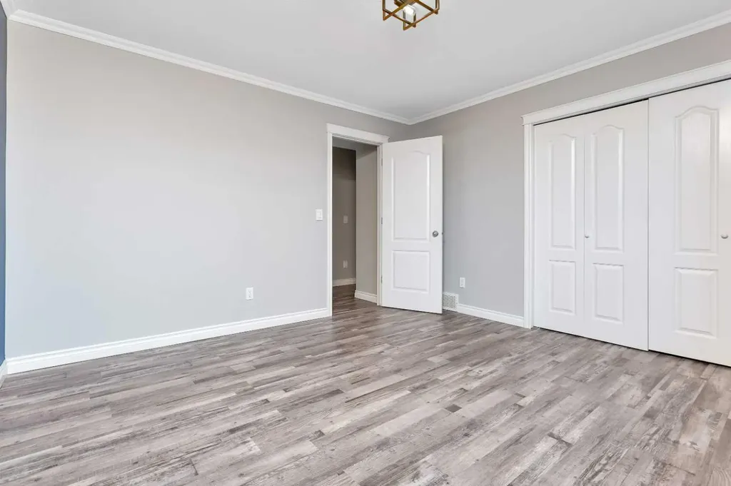 44 White Avenue Red Deer AB T4N7E5