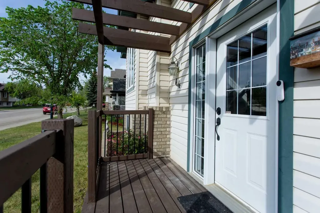 44 White Avenue Red Deer AB T4N7E5