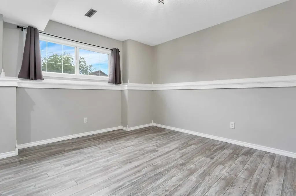 44 White Avenue Red Deer AB T4N7E5