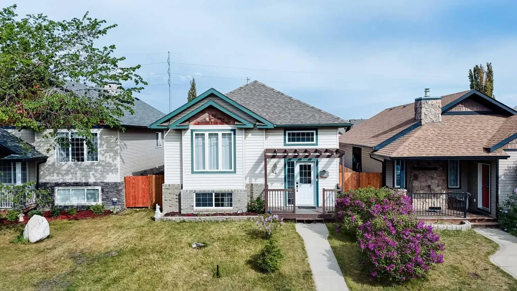 44 White Avenue Red Deer AB T4N7E5