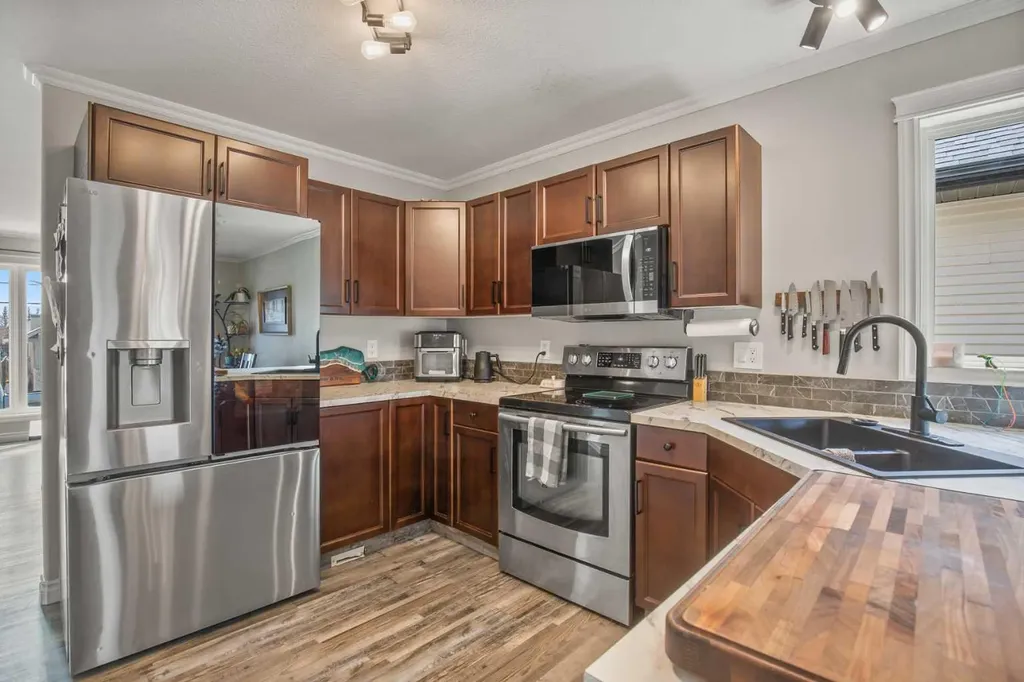 44 White Avenue Red Deer AB T4N7E5