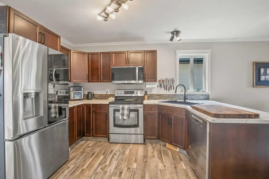 44 White Avenue Red Deer AB T4N7E5