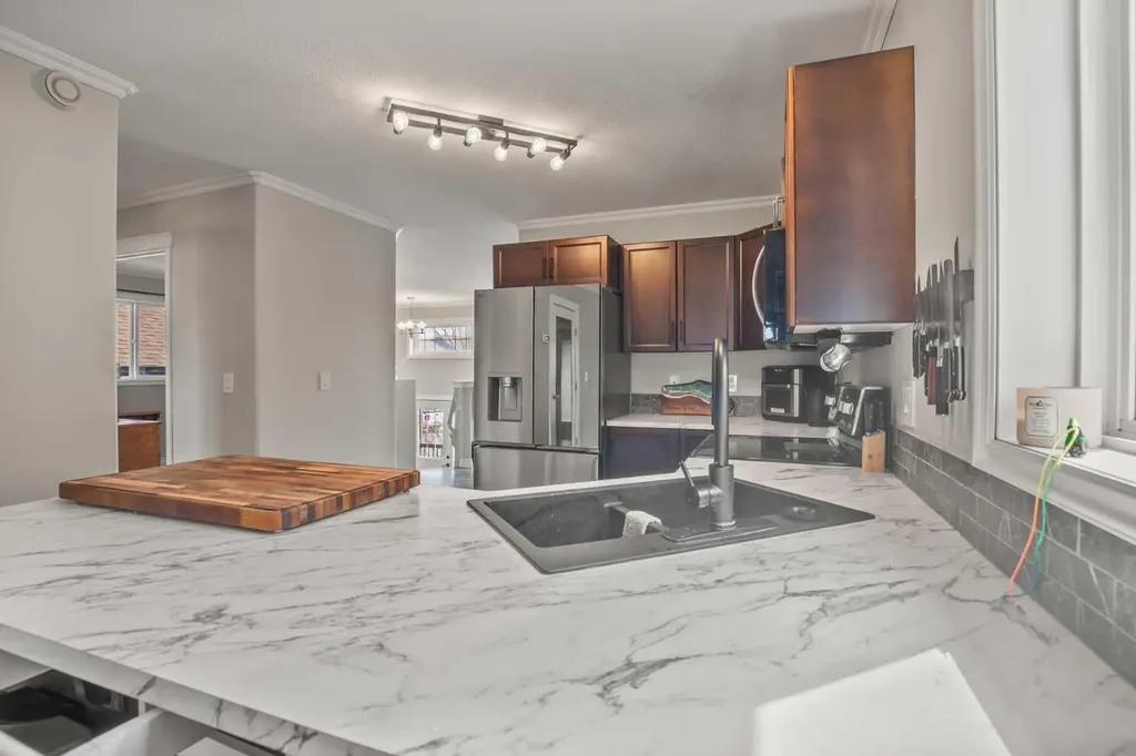 44 White Avenue Red Deer AB T4N7E5