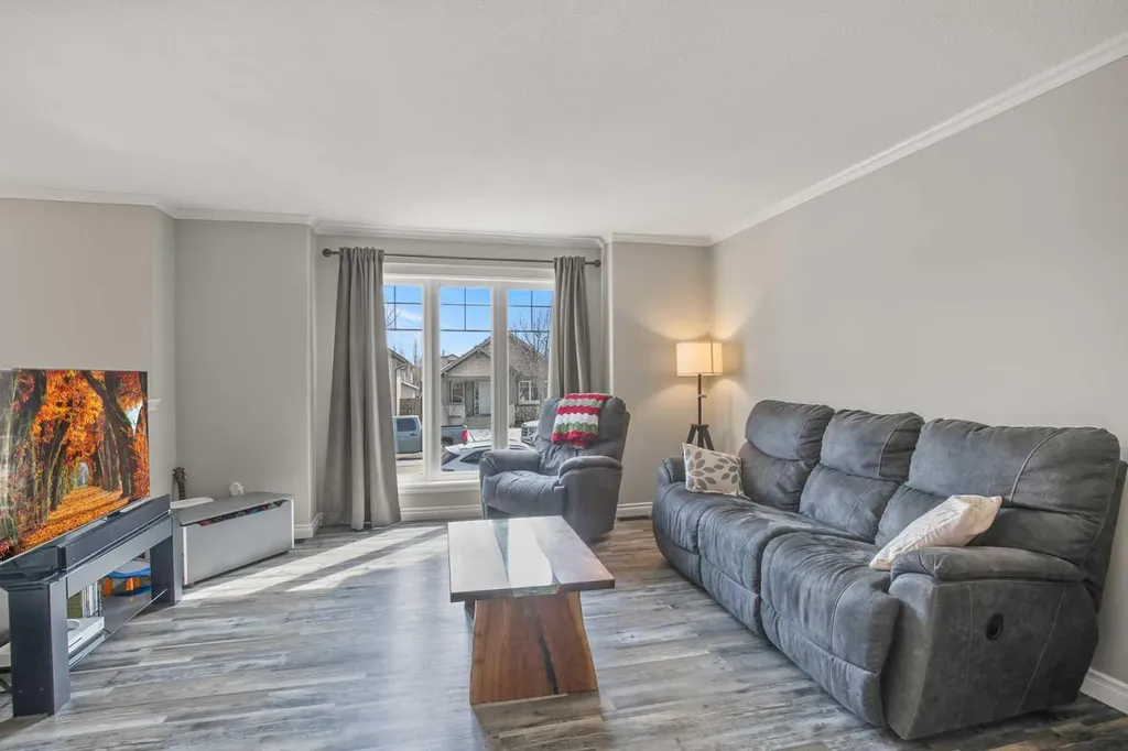44 White Avenue Red Deer AB T4N7E5