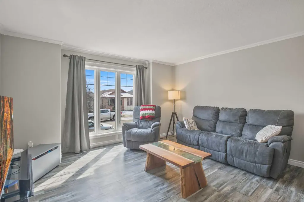 44 White Avenue Red Deer AB T4N7E5