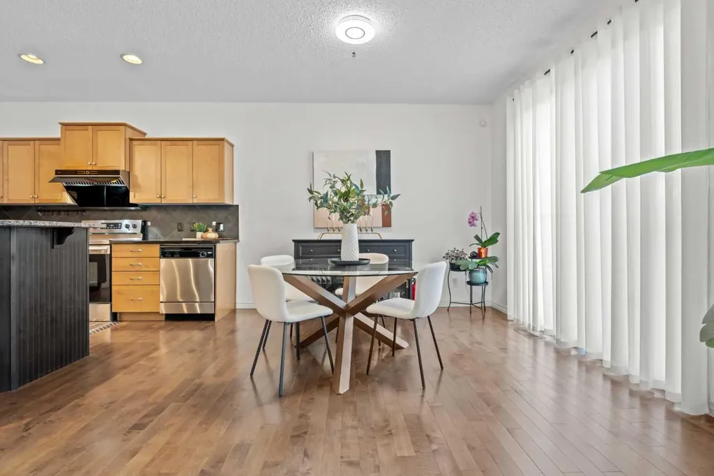 44 Aspen Hills Close SW Calgary AB T3H 0C6