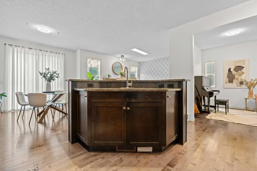 44 Aspen Hills Close SW Calgary AB T3H 0C6