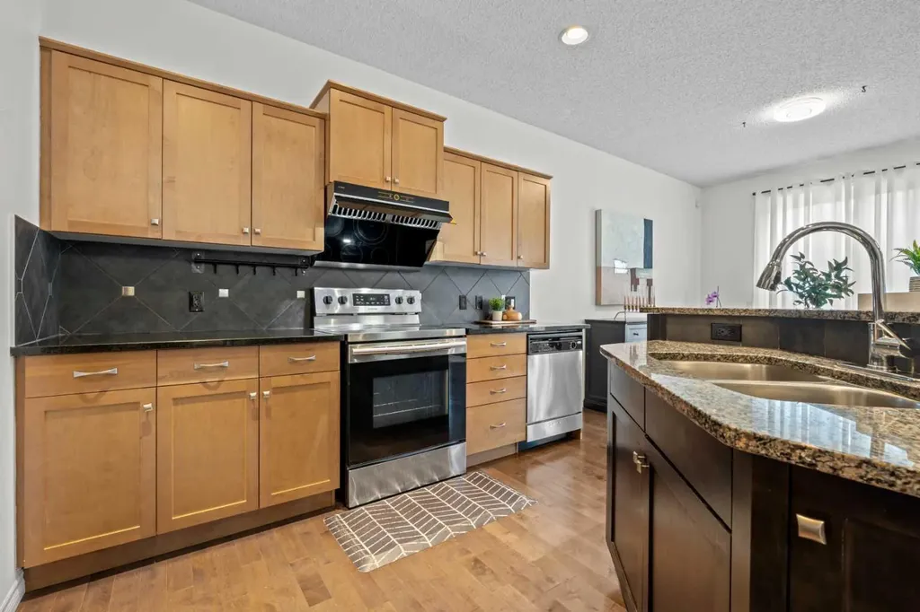 44 Aspen Hills Close SW Calgary AB T3H 0C6