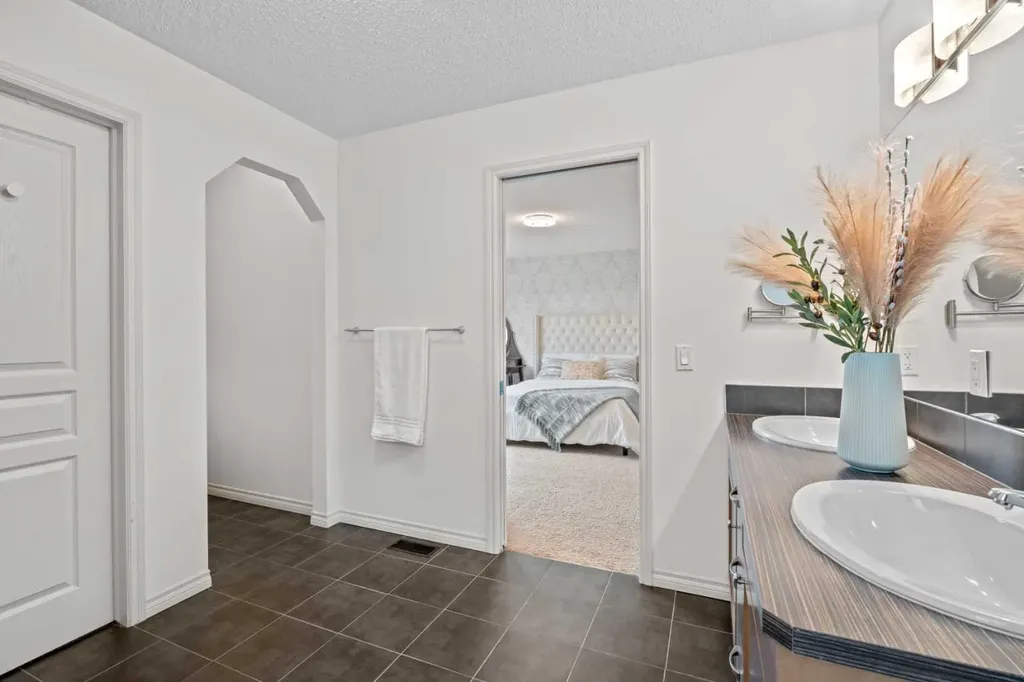 44 Aspen Hills Close SW Calgary AB T3H 0C6