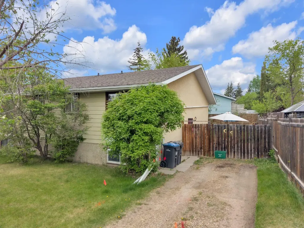 64 Sylvan Drive Sylvan Lake AB T4S 1M4