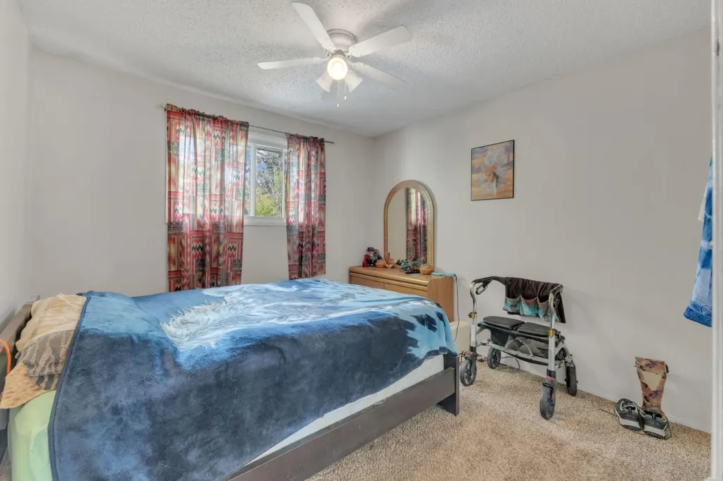 64 Sylvan Drive Sylvan Lake AB T4S 1M4