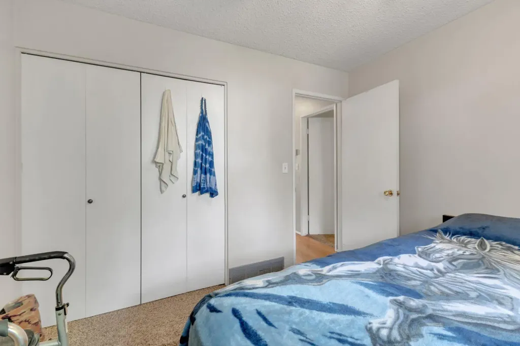 64 Sylvan Drive Sylvan Lake AB T4S 1M4