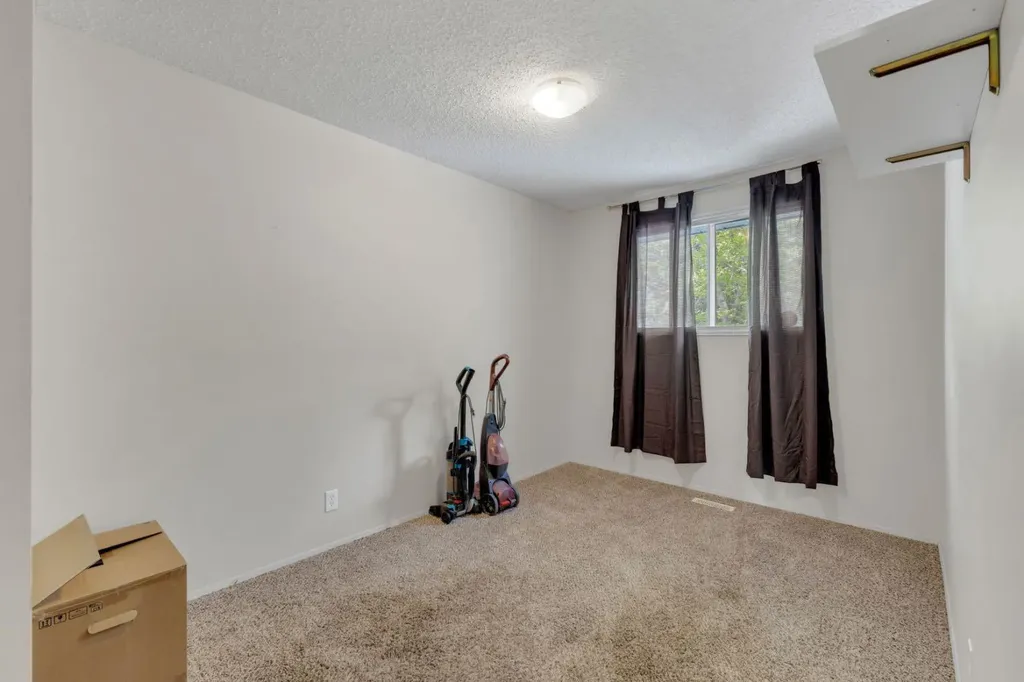 64 Sylvan Drive Sylvan Lake AB T4S 1M4