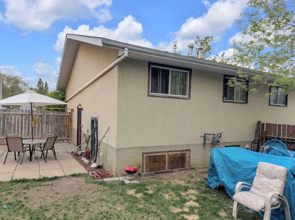 64 Sylvan Drive Sylvan Lake AB T4S 1M4