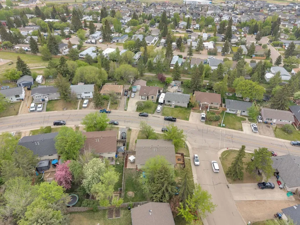 64 Sylvan Drive Sylvan Lake AB T4S 1M4
