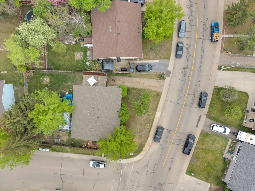 64 Sylvan Drive Sylvan Lake AB T4S 1M4
