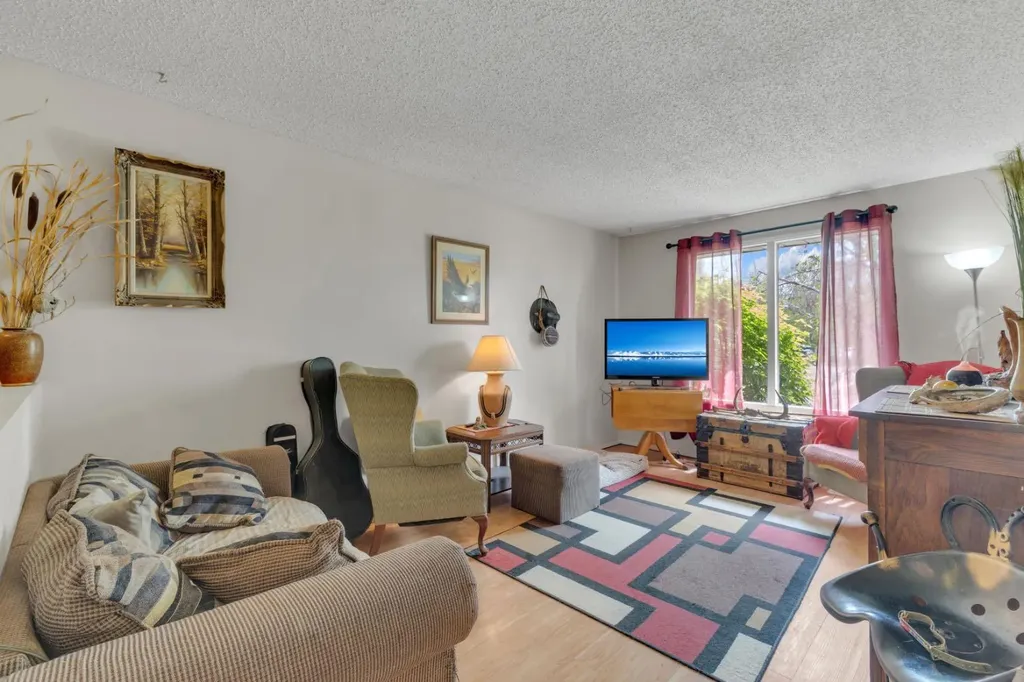 64 Sylvan Drive Sylvan Lake AB T4S 1M4