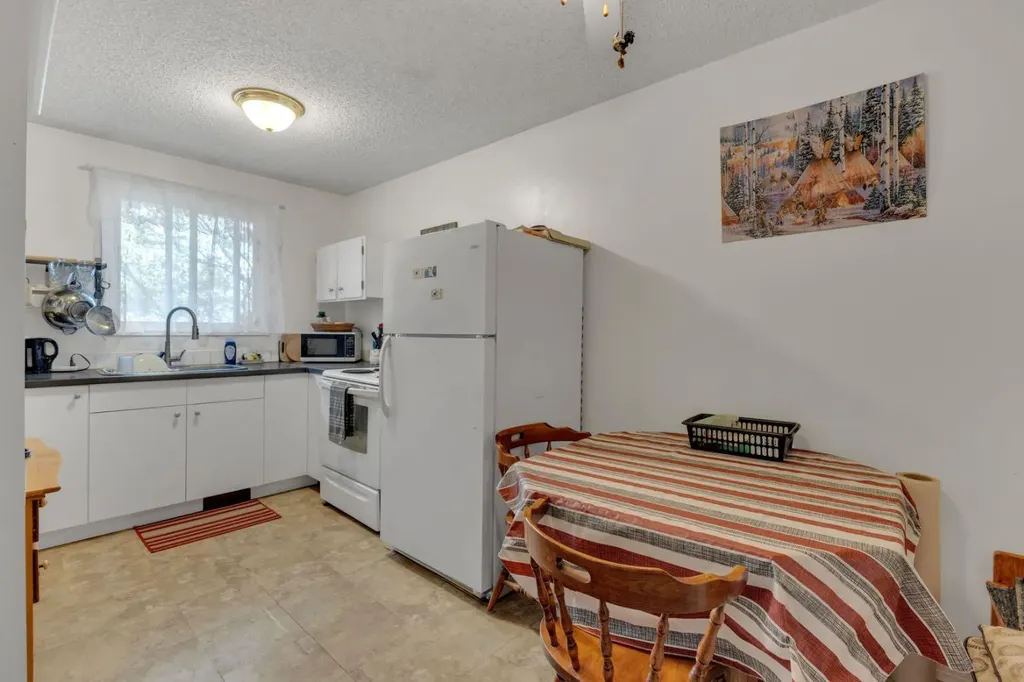 64 Sylvan Drive Sylvan Lake AB T4S 1M4