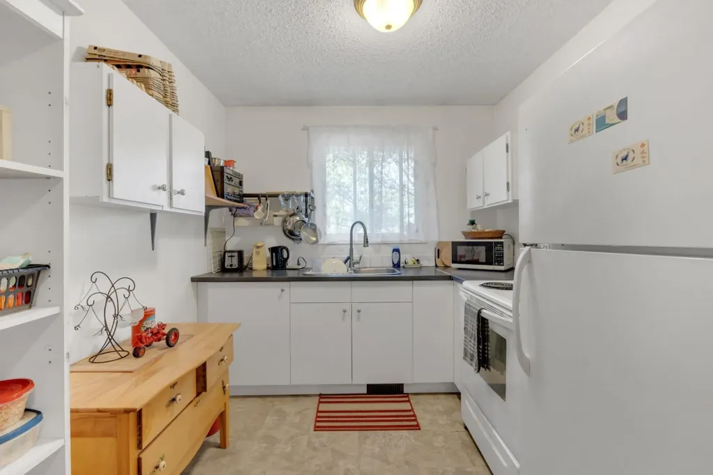 64 Sylvan Drive Sylvan Lake AB T4S 1M4