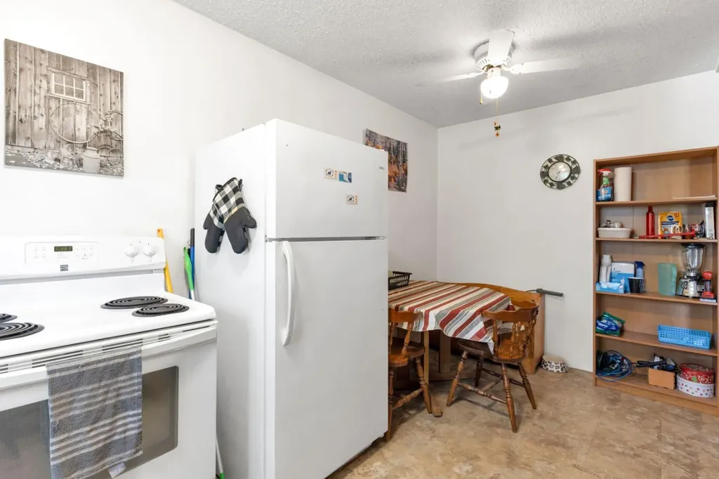 64 Sylvan Drive Sylvan Lake AB T4S 1M4