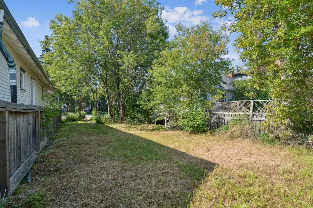 206 12 Avenue NW Calgary AB T2M 0C5