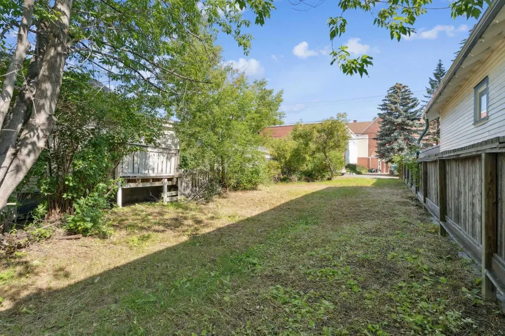 206 12 Avenue NW Calgary AB T2M 0C5