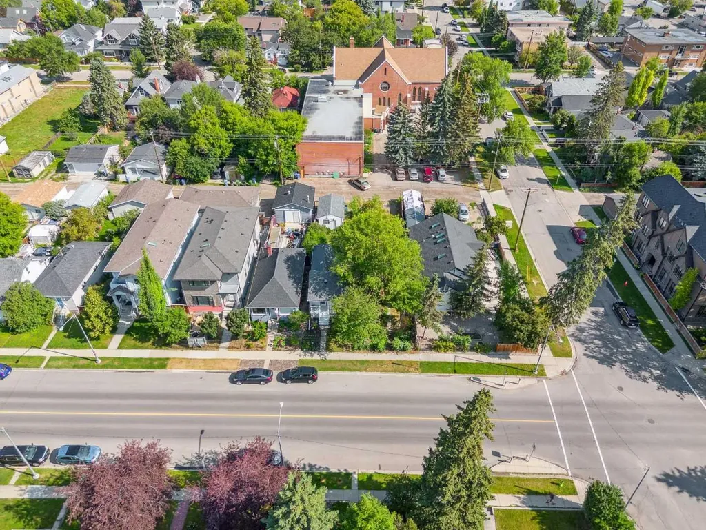 206 12 Avenue NW Calgary AB T2M 0C5