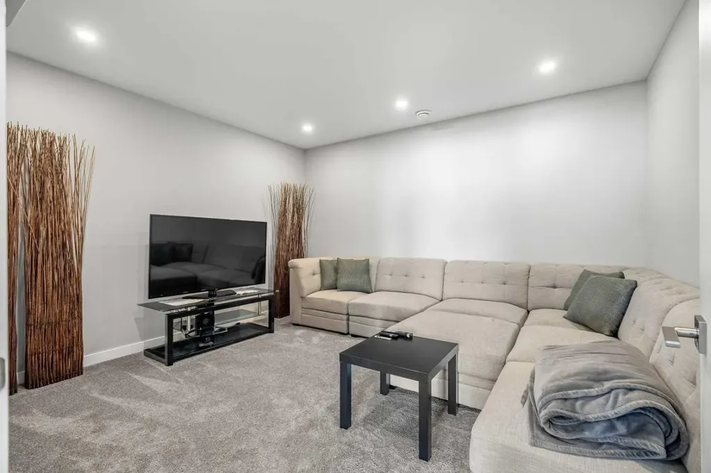 1205 Hillcrest Manor Estates Strathmore AB T1P 0B9