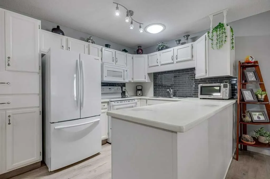 2821 Botterill Crescent Red Deer AB T4R 2E5
