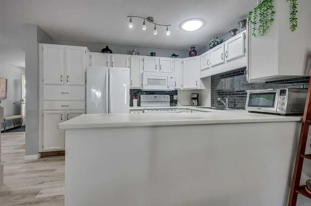 2821 Botterill Crescent Red Deer AB T4R 2E5