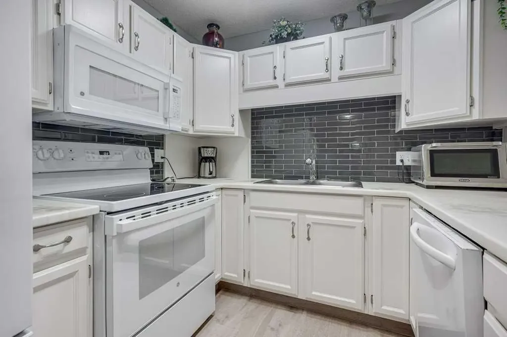 2821 Botterill Crescent Red Deer AB T4R 2E5