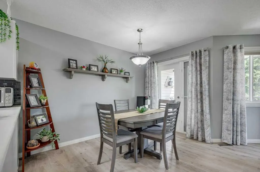 2821 Botterill Crescent Red Deer AB T4R 2E5