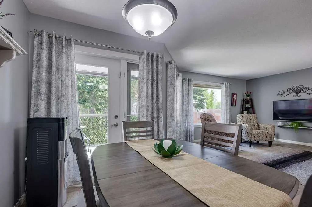 2821 Botterill Crescent Red Deer AB T4R 2E5