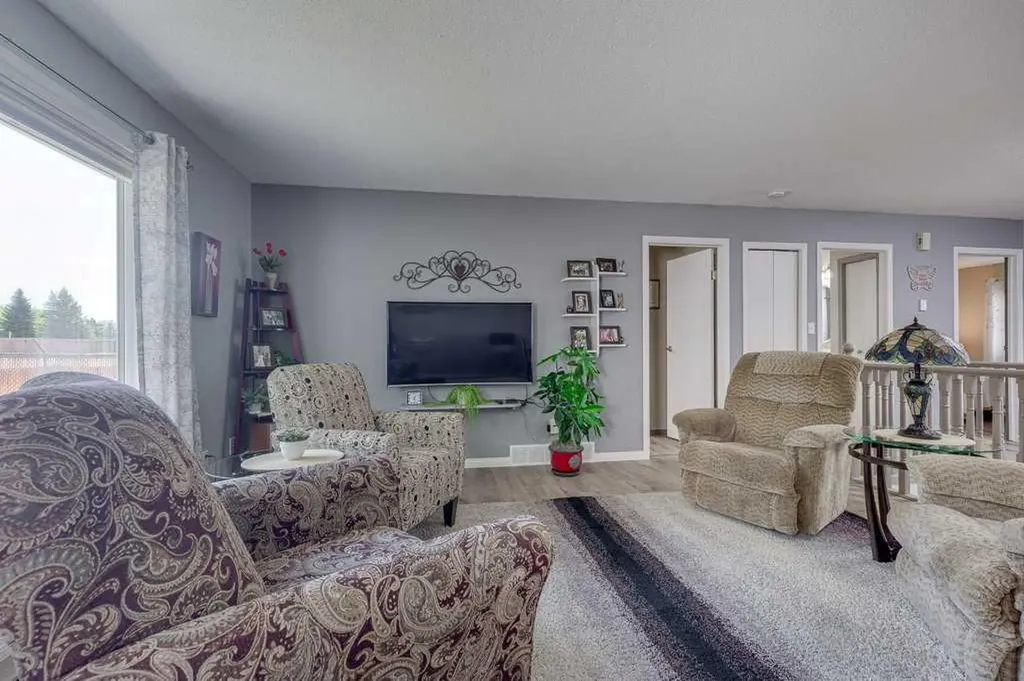 2821 Botterill Crescent Red Deer AB T4R 2E5