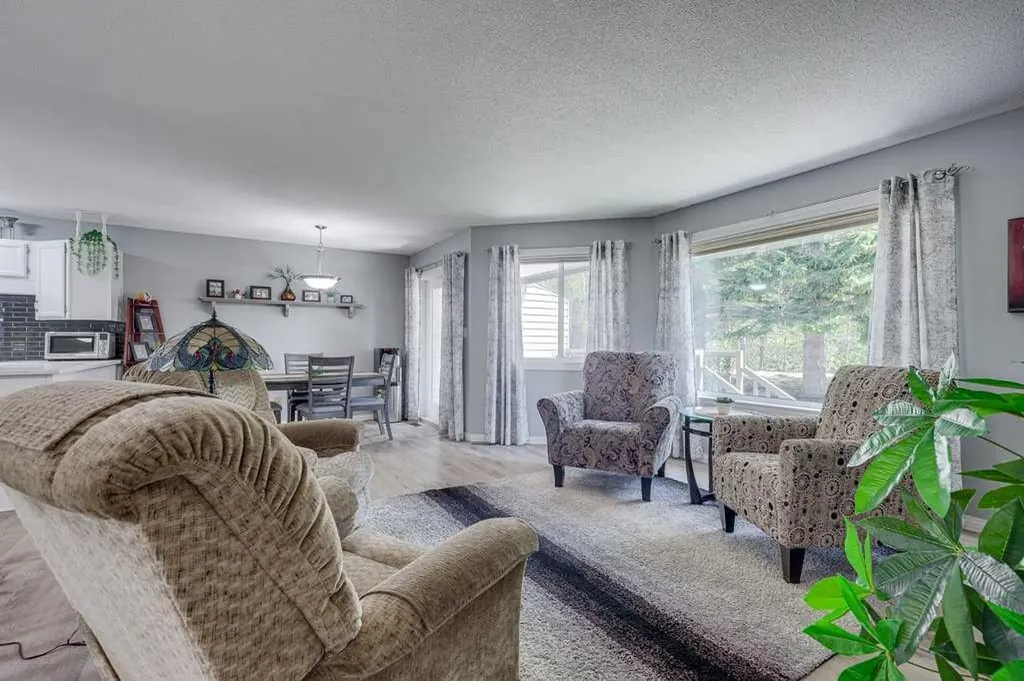 2821 Botterill Crescent Red Deer AB T4R 2E5